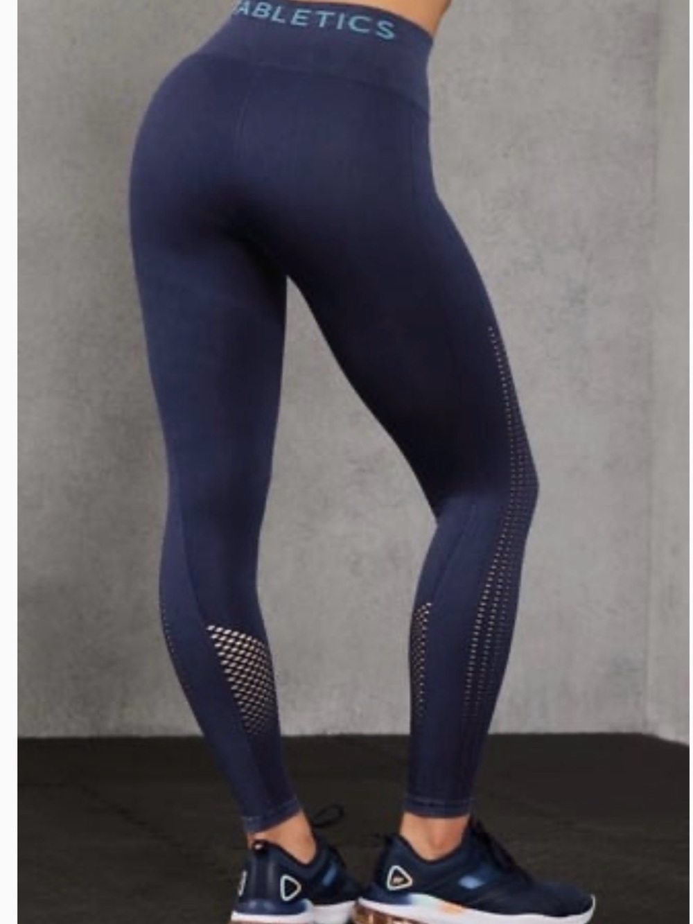 Fabletics sync seamless high-waisted navy legging - size medium